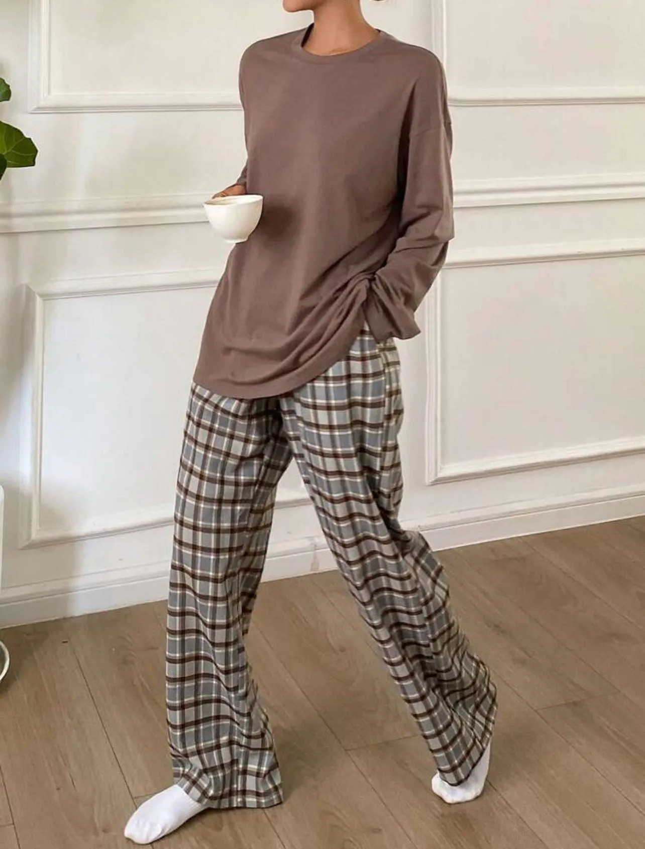 2 Piece Plaid Pants and Solid Top Pajama Lounge Set